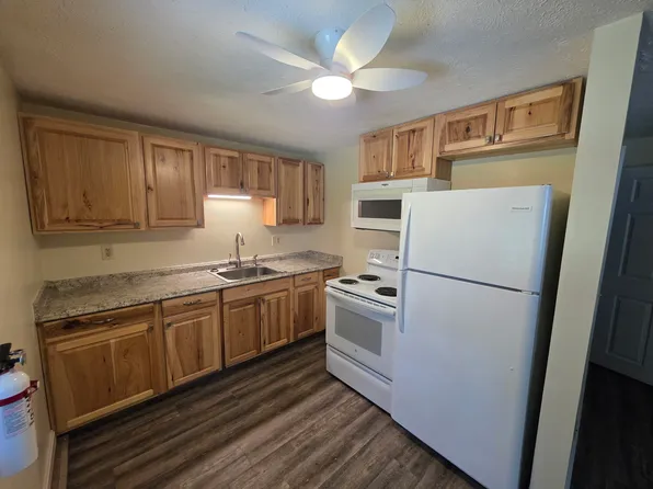 100 Strawberry Ave #3, Lewiston, ME 04240
