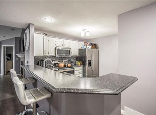 8158 Dellwood Dr UNIT 8158, Urbandale, IA 50322
