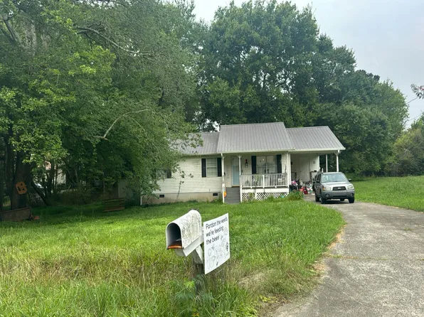 211 Circle Valley Dr SE, Calhoun, GA 30701