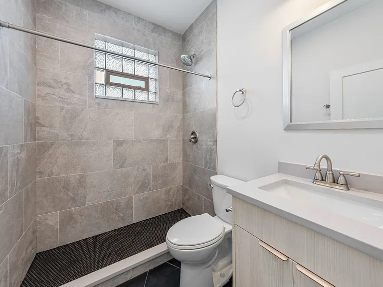 2046 N California Ave #2F — Photo 3