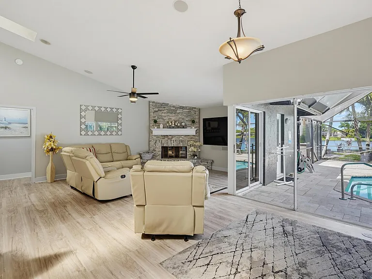 1619 Wiltshire Village Dr — Photo 32