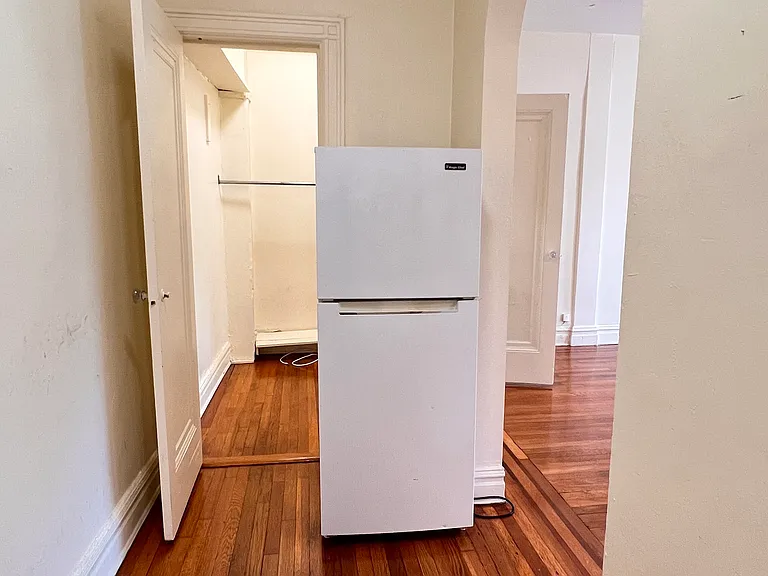 821 Bergen Ave #D7 — Photo 4