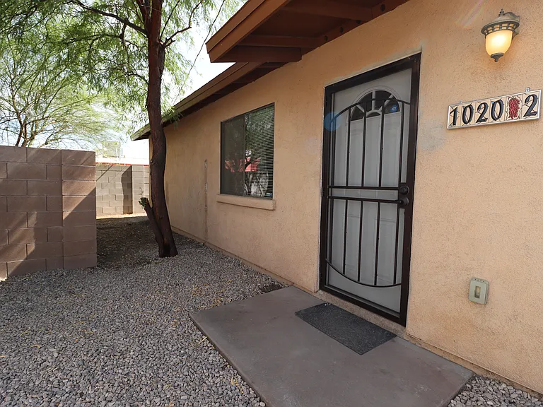 1020 E Silver St — Photo 1