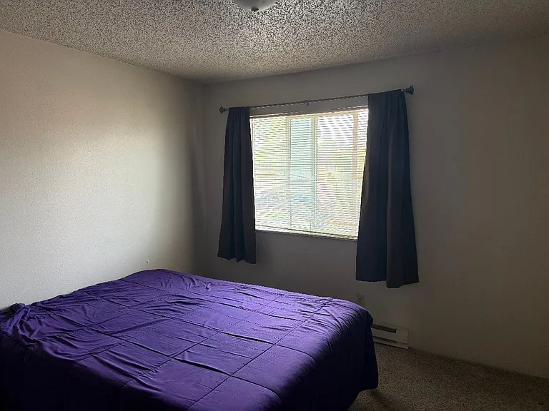 129 Hawthorn Ave — Photo 2