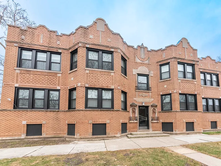4415-25 W School St — Photo 1