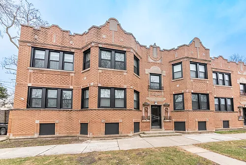 4415-25 W School St Photo 1