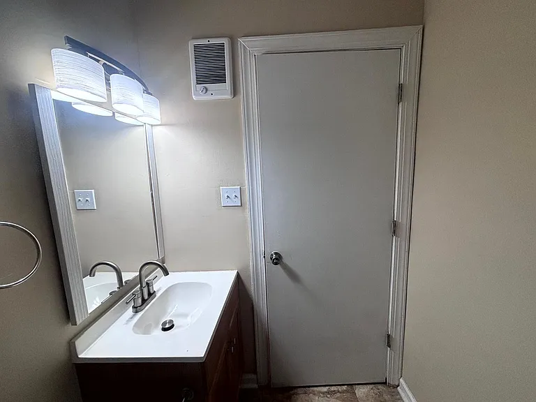 5523 Livingston Dr — Photo 16