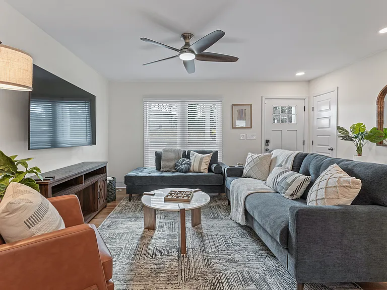 2256 Lakewood Dr NW — Photo 1