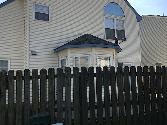 4th image of 214 Judith Cir
