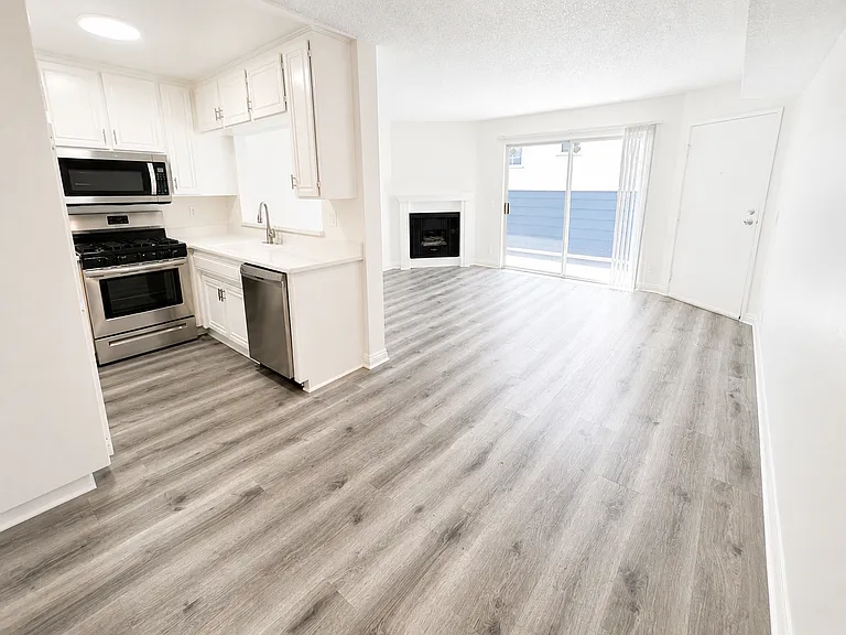 4648 Fulton Ave — Photo 4
