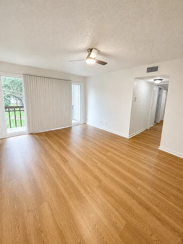3 bed, 2.0 bath, 1289 sqft, $1,800 — Photo 2