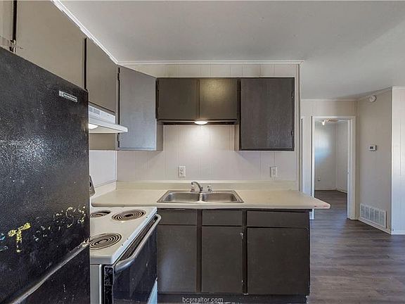 4th image of 208 Lynn Dr APT A