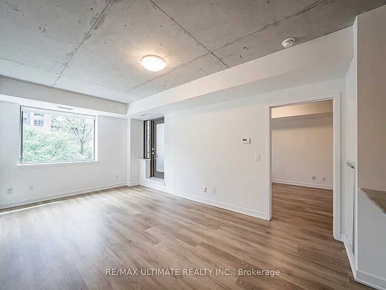 400 Wellington St W #306 — Photo 10
