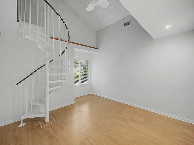303 Leeward Dr — Photo 20