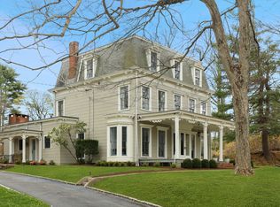 1084 Post Rd, Scarsdale, NY 10583