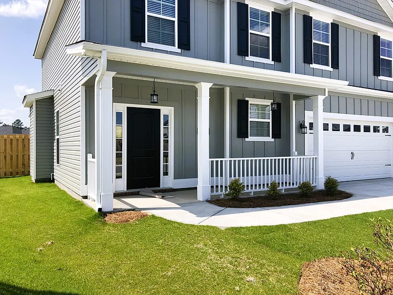1052 Mulford Loop — Photo 3