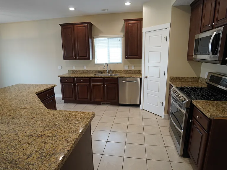 1203 E Roma Dr — Photo 21