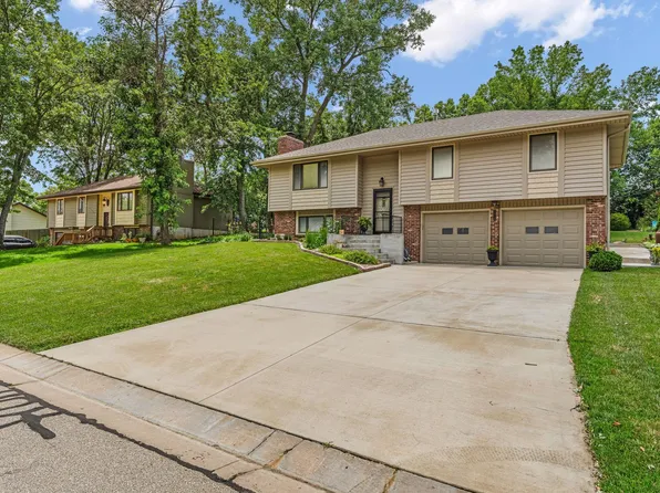 2219 SE Stinson Dr, Topeka, KS 66542