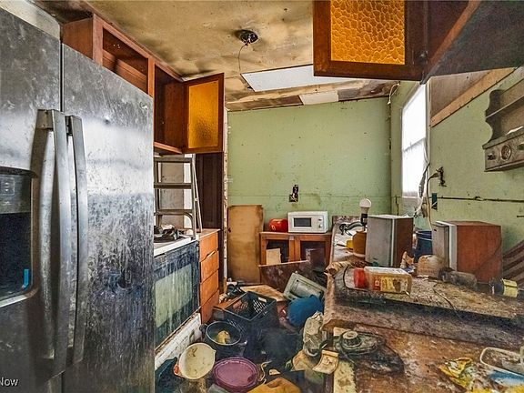3rd image of 7202 Woodland Ave