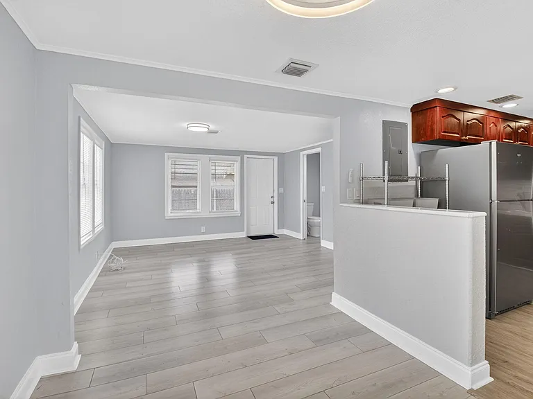 239 NW 6th Ave — Photo 9
