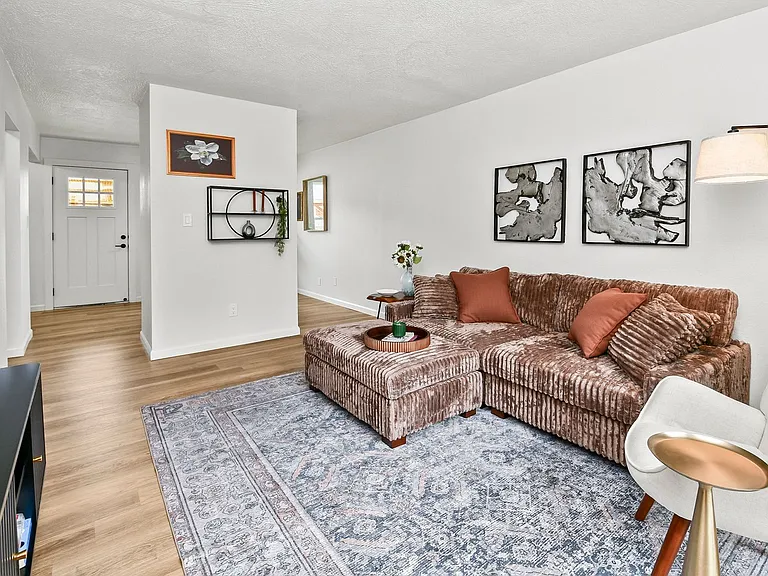 2035 S Florence Ave — Photo 75