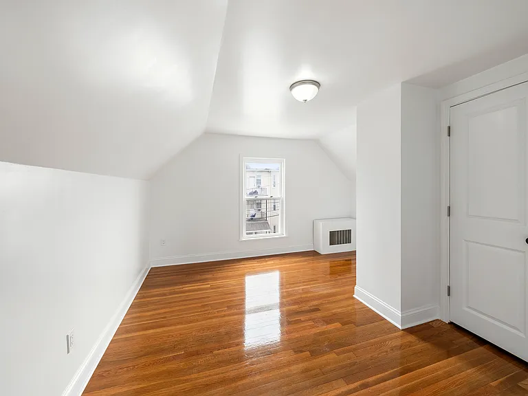 16 Oakes St #2 — Photo 8