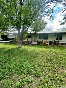 906 EL PASO ST, Sabinal, TX, 78881