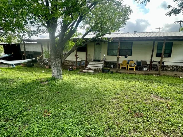 906 EL PASO ST, Sabinal, TX 78881