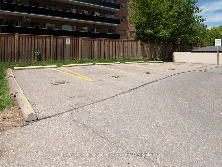 1017 Seneca Ave #408 — Photo 29