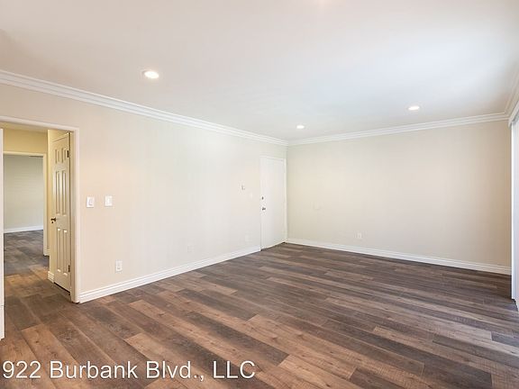 3rd image of 11922 Burbank Blvd APT 26