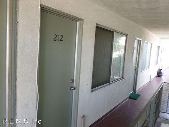 3rd image of 12319 Manor Dr APT 212