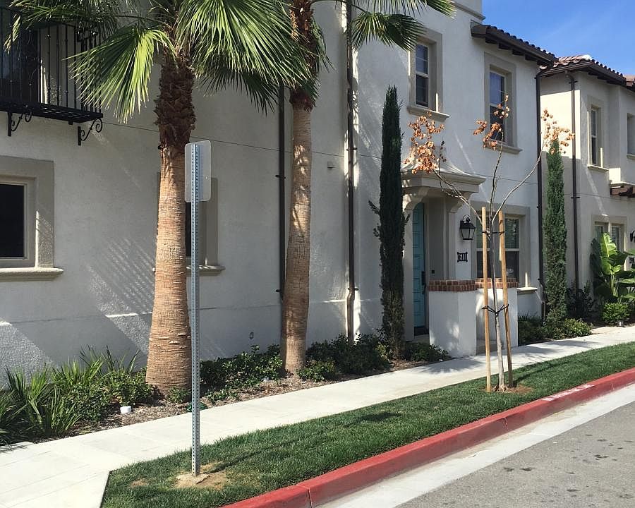 2nd image of 611 S Casita St