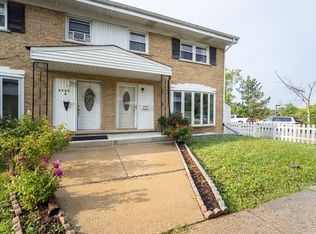 8943 Robin Dr APT F, Des Plaines, IL