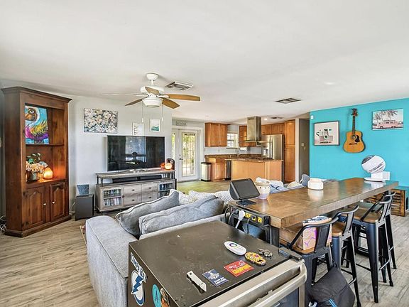 4th image of 2840A Edenwood St