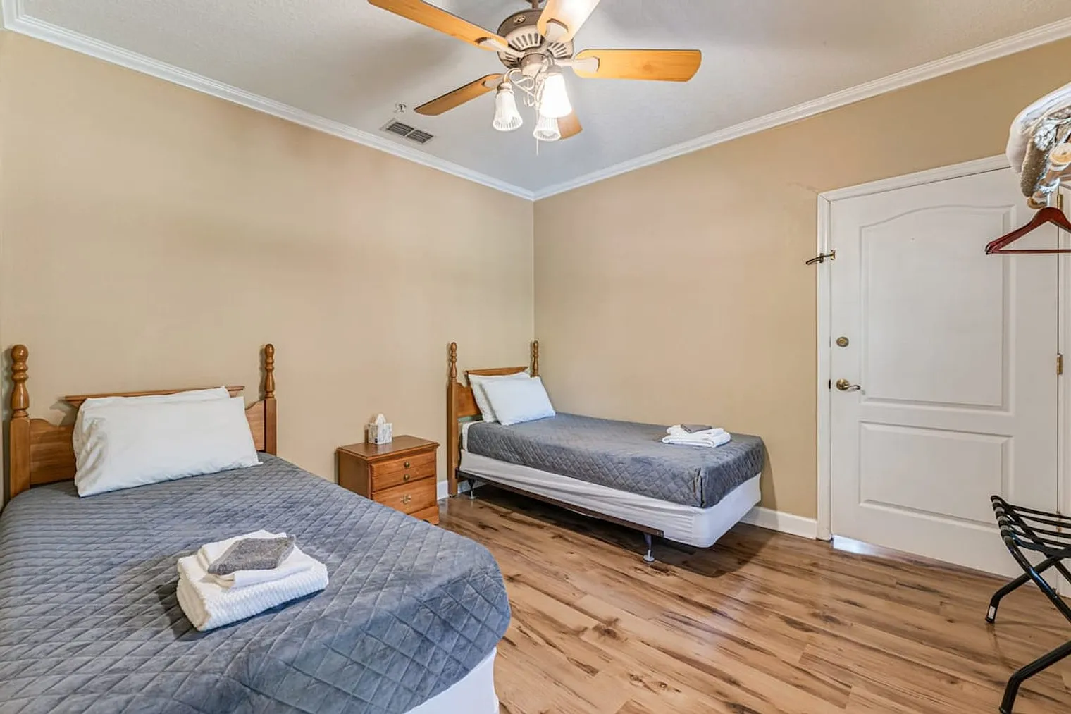 3 bed, 1.0 bath, $2,850 — Photo 4