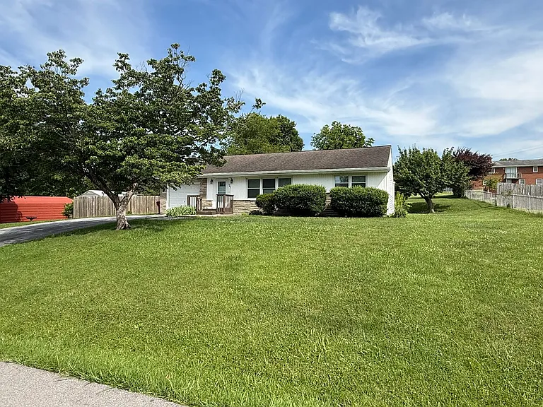 607 Ridgeview Dr — Photo 1