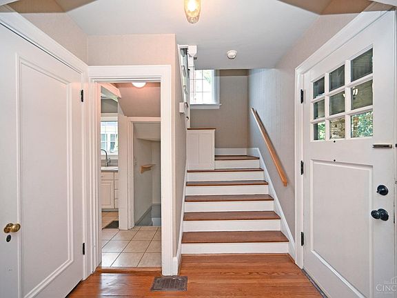 3rd image of 3733 Broadview Dr