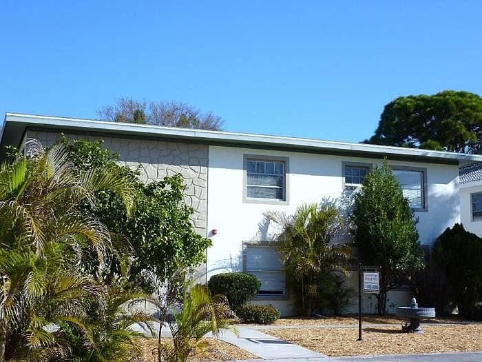 525 Front of building
