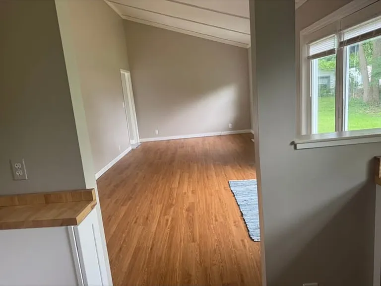 509 E 2nd St #B — Photo 9