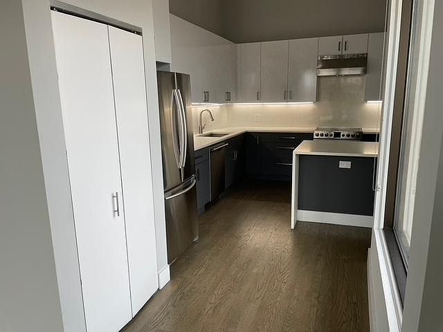 1st image of 801 S Plymouth Ct #2801