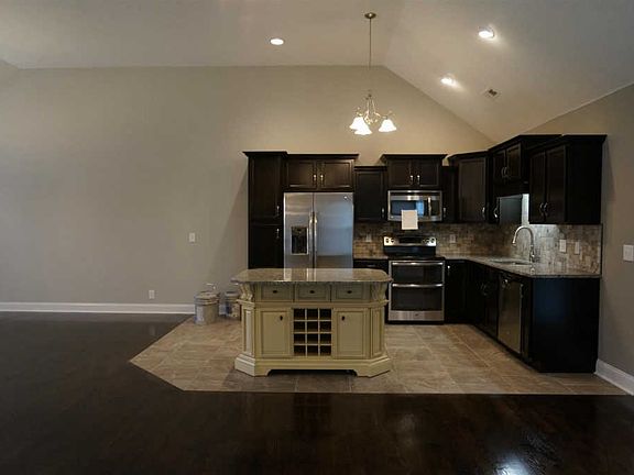 3rd image of 3527 Clover Hill Dr
