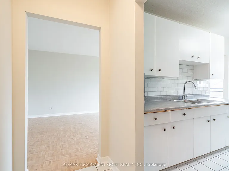 2433 1st St #9 — Photo 8