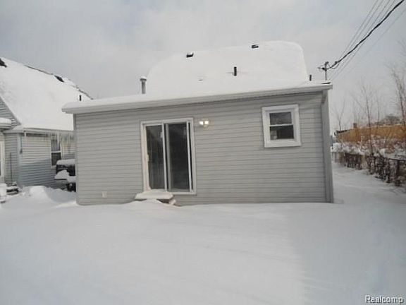 3rd image of 23029 Hazelwood Ave