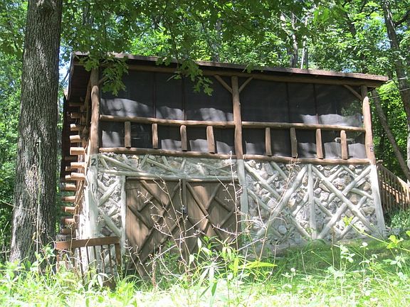 3rd image of 2 Hilltop Dr