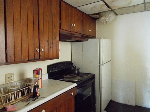 2nd image of 733 W Race St