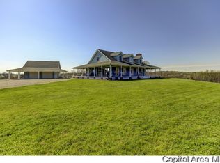 21997 Sunrise Ln, Petersburg, IL 62675