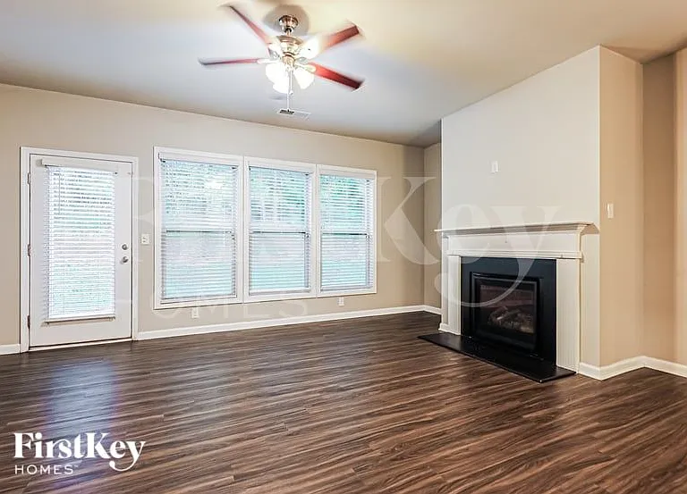 3172 Baylor Cir — Photo 2