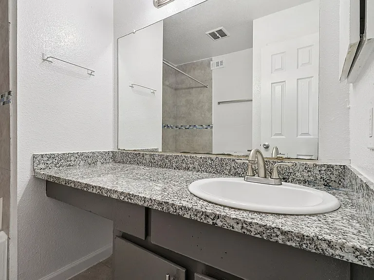 31-web-or-mls-Dumfries Dr Unit 410-S2802-016