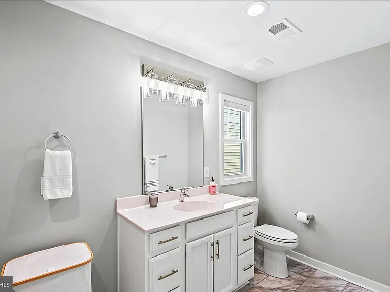 221 Wilder Ave — Photo 18