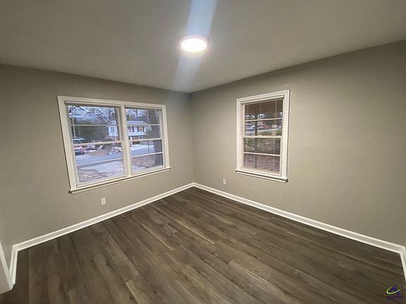 3rd image of 205 Kingsway Dr